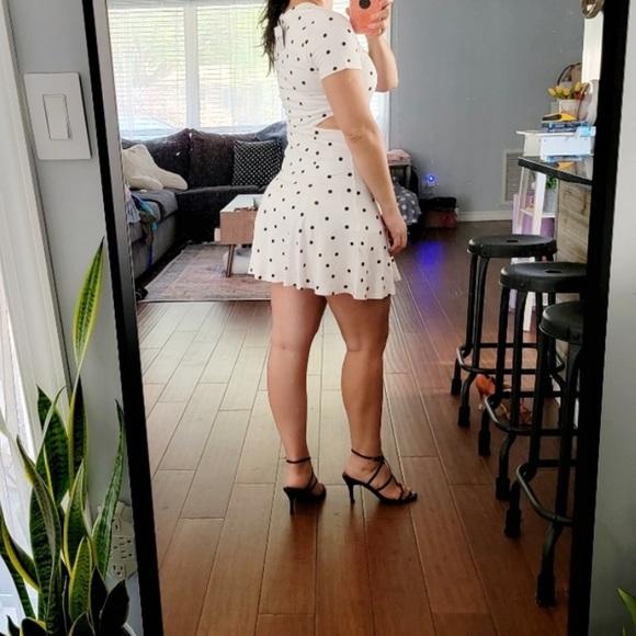 Polka dotted cut out dress - Picture 4 of 4
